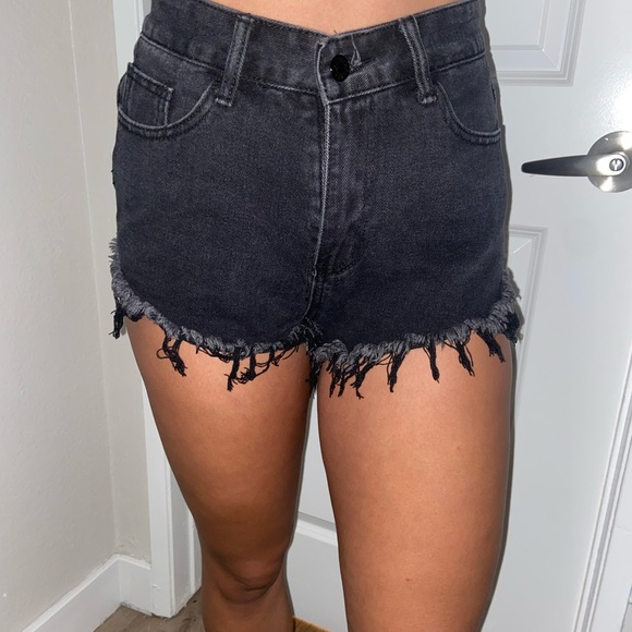 Flamed back pockets denim shorts Purest y2k vibes black high waisted bottoms - Picture 10 of 13